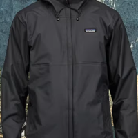 硬壳冲锋衣不是越贵越防水，用错场景才是最大浪费