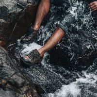 真正能防滑排水的溯溪鞋，90%的人第一双都买错了