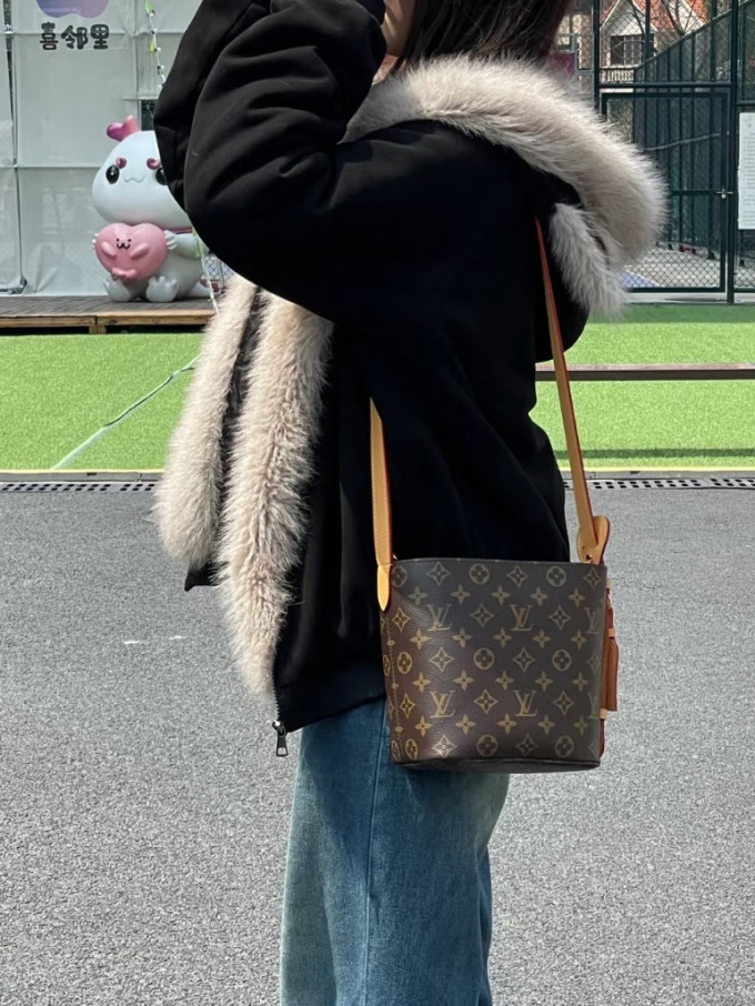 路易威登女士单肩包