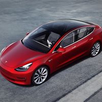 小米新SU7 逼急特斯拉：曾经的纯电神话 如今被小米按在地上摩擦