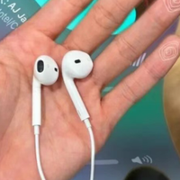 20块老古董翻红！有线耳机“销量暴涨”成时尚单品，吊打千元无线