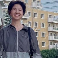 中年女人冲锋衣不要盲目跟风，只穿“北面、骆驼”，这些更显气质