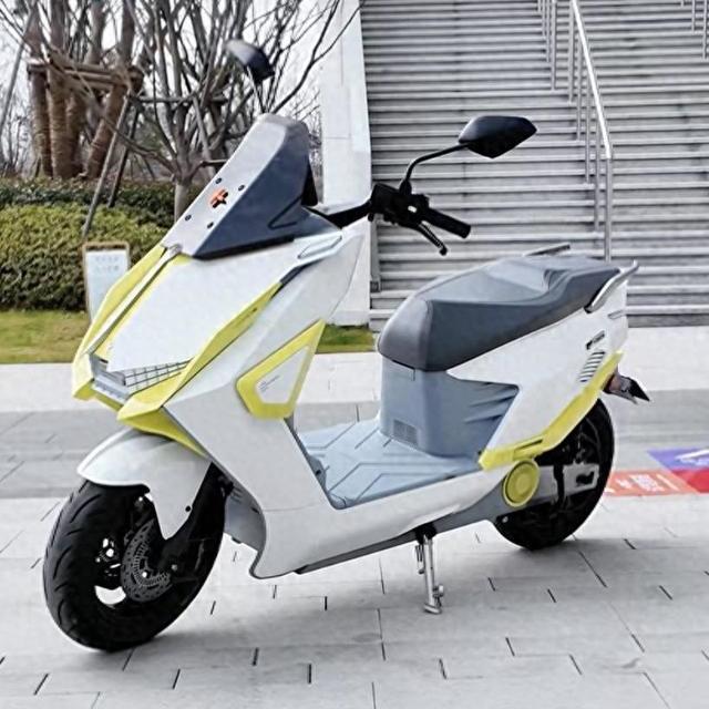 锋鸟F280C电摩发布：16kW中置电机与350公里续航配置解析