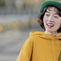 “上半身卫衣、下半身丝袜”的网红式穿搭，带偏了多少普通女孩？