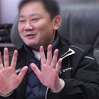 张雪手掌太红被提醒疑肝掌及时就医 网友回复堪称福尔摩斯