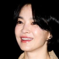 宋慧乔身高161cm也敢穿肥大牛仔裤，拥有超模的气场，不得不服！