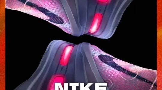 耐克与阿迪达斯跑鞋技术演变史：从赤足风潮到碳板竞速