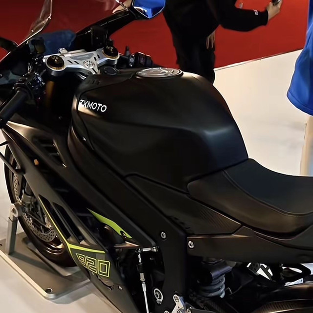 30万成交 光马赫拿下张雪820RR-RS 001号 这车太值了