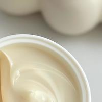 40岁女性眼袋明显怎么改善？试试这4款淡纹眼霜