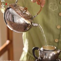 银壶泡茶更甜？真相藏在降温速度里：这三类茶千万别用银壶