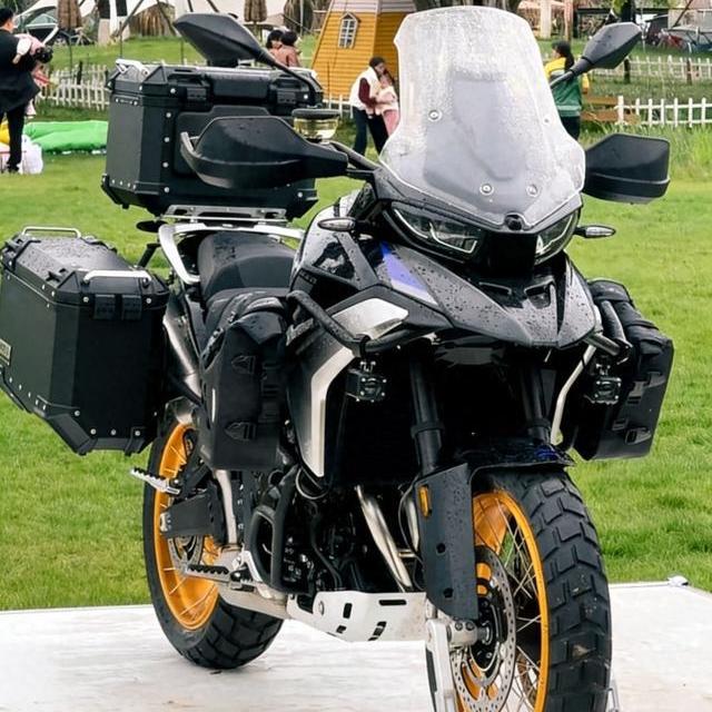 张雪820X量产版发布：三缸动力与极致轻量化的中排ADV新标杆