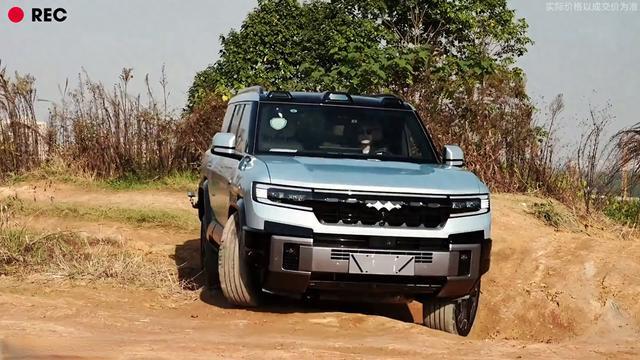 豹8与坦克700实力对比：新能源硬派越野与传统燃油越野的差异解析