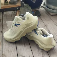 Salomon ULTRA GLIDE 4首百赛前测评：轻量回弹优势明显，湿滑路面需注意