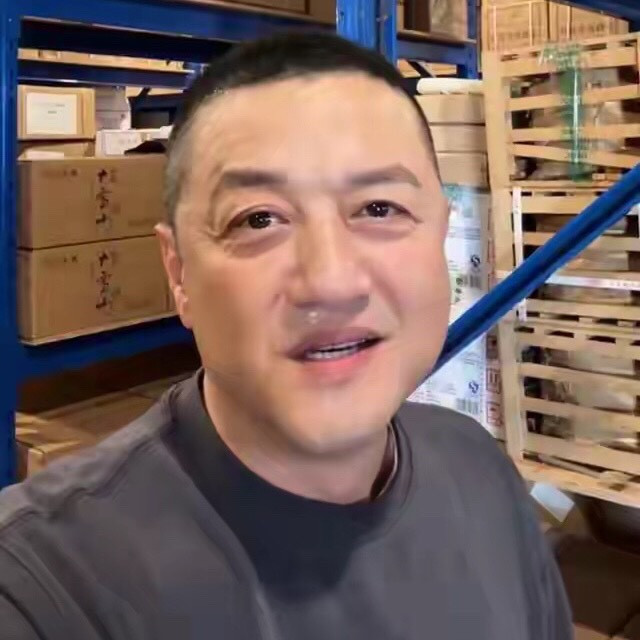 不装阔不套近乎！李亚鹏隔空回应张雪：现状买不起，但兄弟我拉群