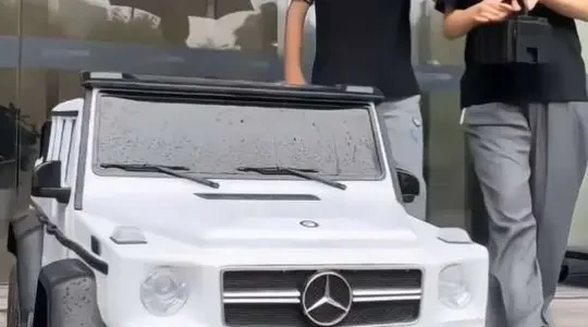 六轮奔驰大G儿童电动车：500斤承重与硬核越野性能解析