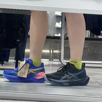 极限拉扯： 到底要买哪一双呀家人们！