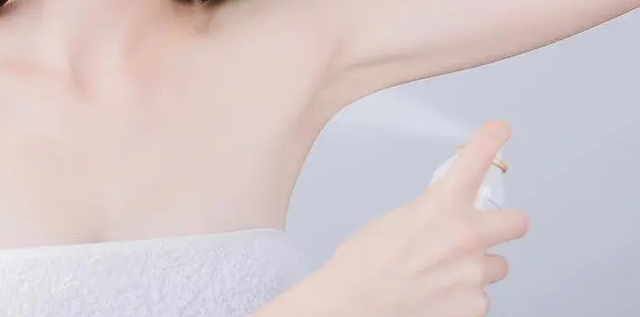 夏天腋下异味重？这两款止汗净味露，清爽去味不黏腻，亲测好用！