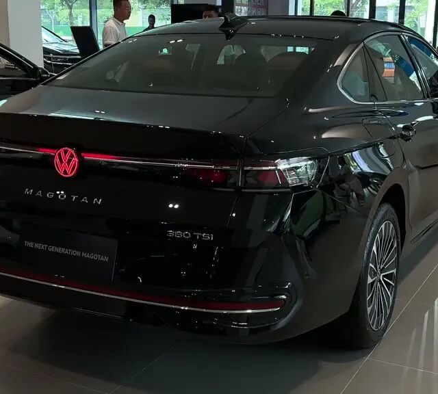 迈腾B9到店实拍：低配+2.5万选装包，可能才是最值得买的版本？