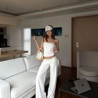 辣妹的松弛感就是这件T恤！今年春夏最时髦