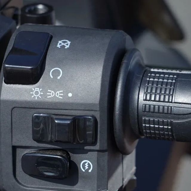 5380起！车速105千米每小时，前移后视镜大风挡，双通道ABS以及TCS，又一款150平踏新车发布！