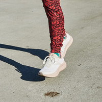 新手跑鞋选错=伤膝又费腿，这双才是安全跑完前三个月的关键