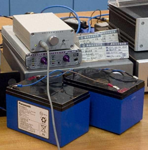 电池供电真的比线性电源更纯净吗？HiFi电源方案深度解析