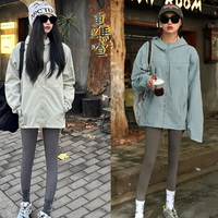 2025秋冬冲锋衣叠穿成全国性消费现象，社交平台推动功能性穿搭主流化