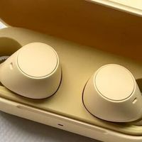 索尼奶黄色耳机：春日出行新宠