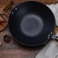 劣质铁锅暗藏重金属风险，选购需避开三大陷阱