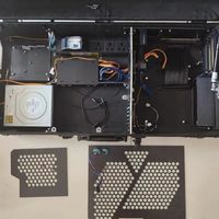 民间自制“核按钮”机箱：29寸带鱼屏+机械键盘，外壳能挡子弹