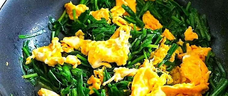 春韭炒鸡蛋：春季餐桌的清新美味