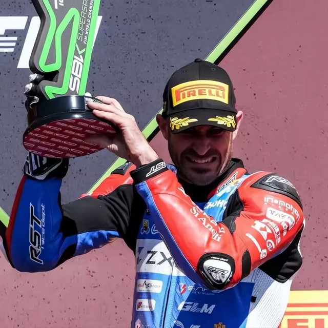 法国冠军车手锐评张雪机车夺冠，7字一针见血，直戳中国人心窝里