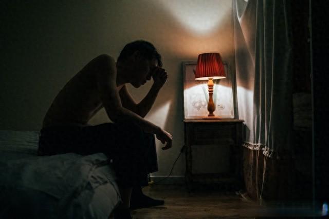 肝郁型失眠的调理：解郁安神茶方与穴位按摩指南