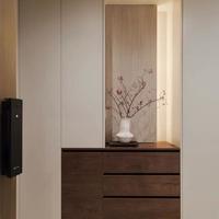 玄关装修痛点与解决方案：次净衣柜与极窄石膏线的应用