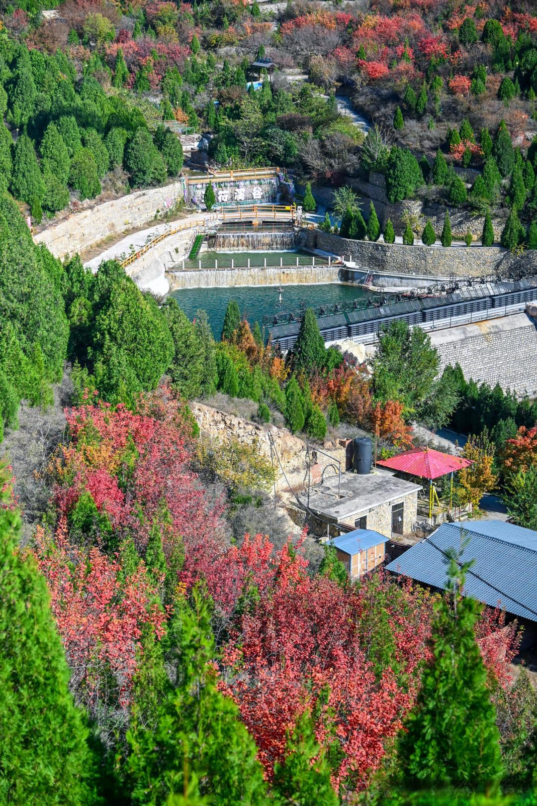 泉城不止垂柳泉水，更有藏在深山的古寨硬核浪漫