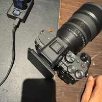 A7 IV才是婚礼跟拍最稳选择：别被参数骗了，现场不断片才关键