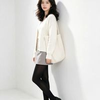 极简温柔风穿搭｜白开衫+灰短裙=韩系女主感