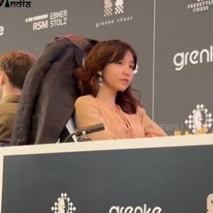 离谱！直男棋王笑着和 18 岁女棋手合影，转头就举报她带手机 ！