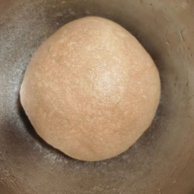 免揉也能拉丝？家庭烘焙懒人面包真相：一次发酵行不行，关键在这一步