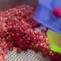 6品牌冻干草莓检超范围农药：合格背后的标准盲区