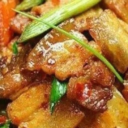 蒜香回锅肉：一口入魂的川味烟火气