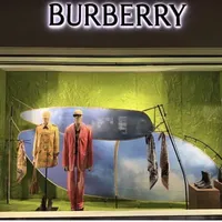 🌿BURBERRY 2026春季橱窗｜旷野与都市的对话