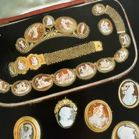 戴在颈间的艺术品✨古董Cameo浮雕太温柔了