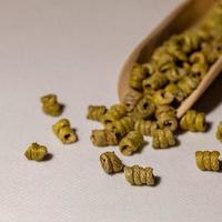 铁皮石斛全指南：滋阴补虚的道地鉴别与养生食谱
