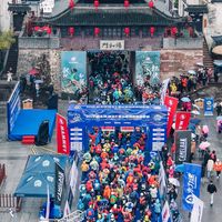 猛犸象连续第四年冠名赞助2026黄山徽州古城越野赛，深化“鱼象共舞”文化IP