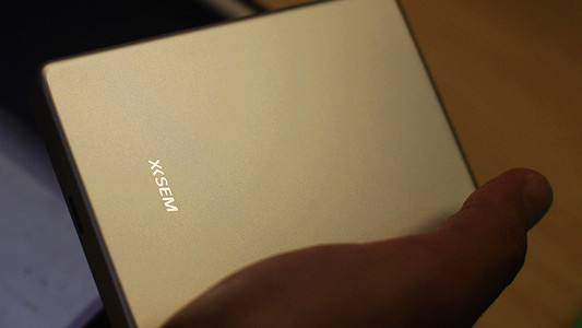 西圣PB-Air超薄磁吸充电宝 携带便捷 性能卓越 快充随时随地