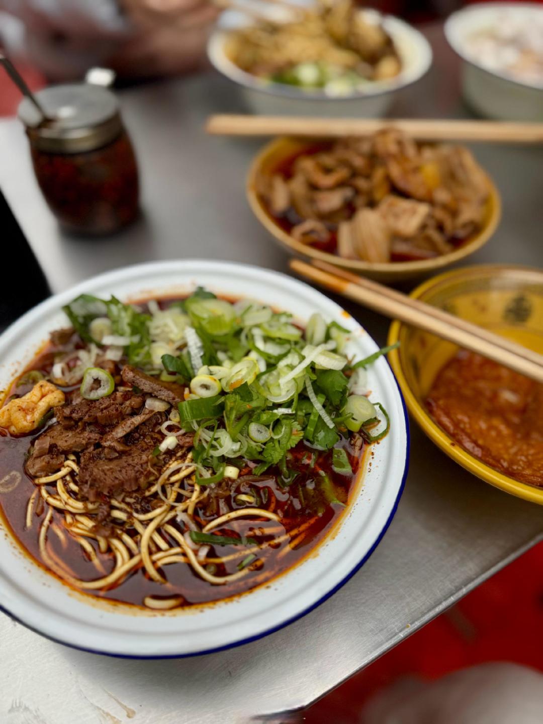 不服兰州清汤,不屑川味麻辣,襄阳牛肉面凭什么叫全国独一份