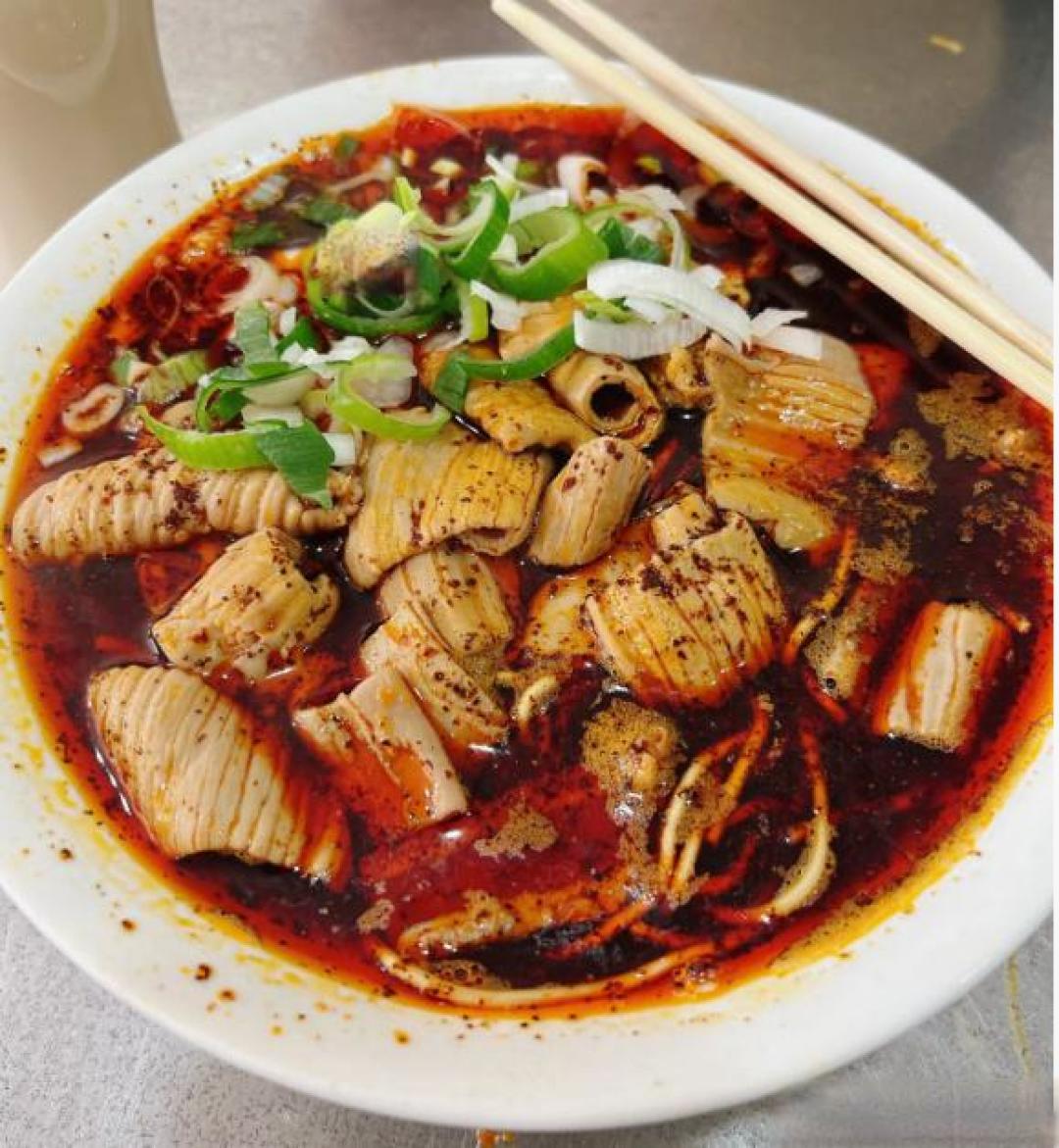 不服兰州清汤,不屑川味麻辣,襄阳牛肉面凭什么叫全国独一份