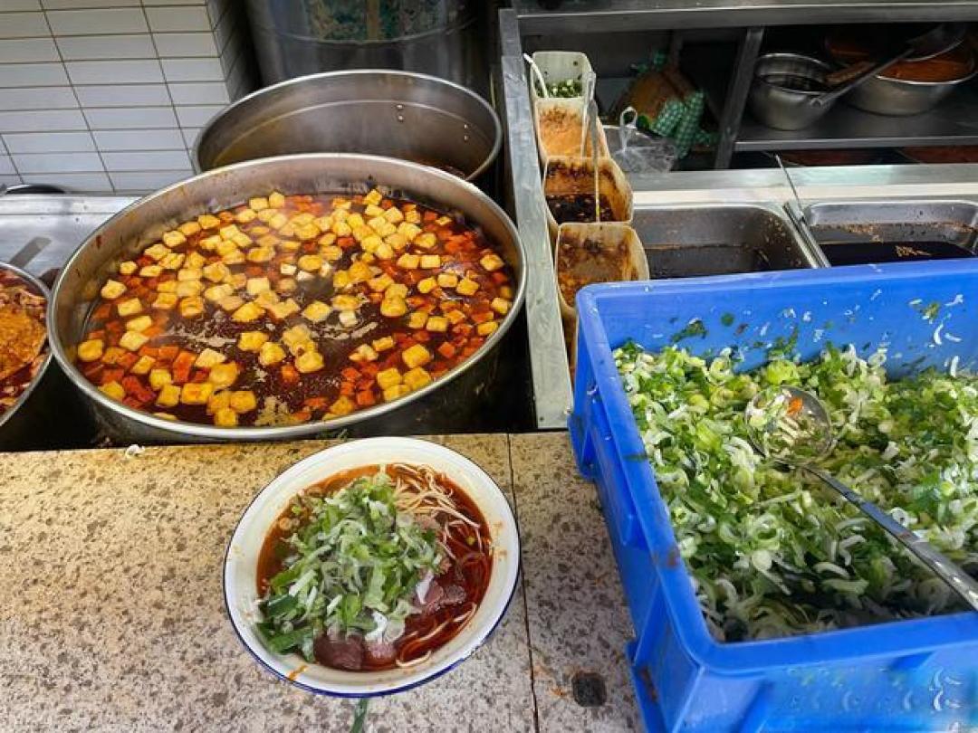 不服兰州清汤,不屑川味麻辣,襄阳牛肉面凭什么叫全国独一份
