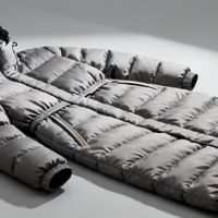 优衣库长款羽绒服不靠最厚取胜，却凭“刚刚好”的保暖自由度成了通勤党闭眼入首选